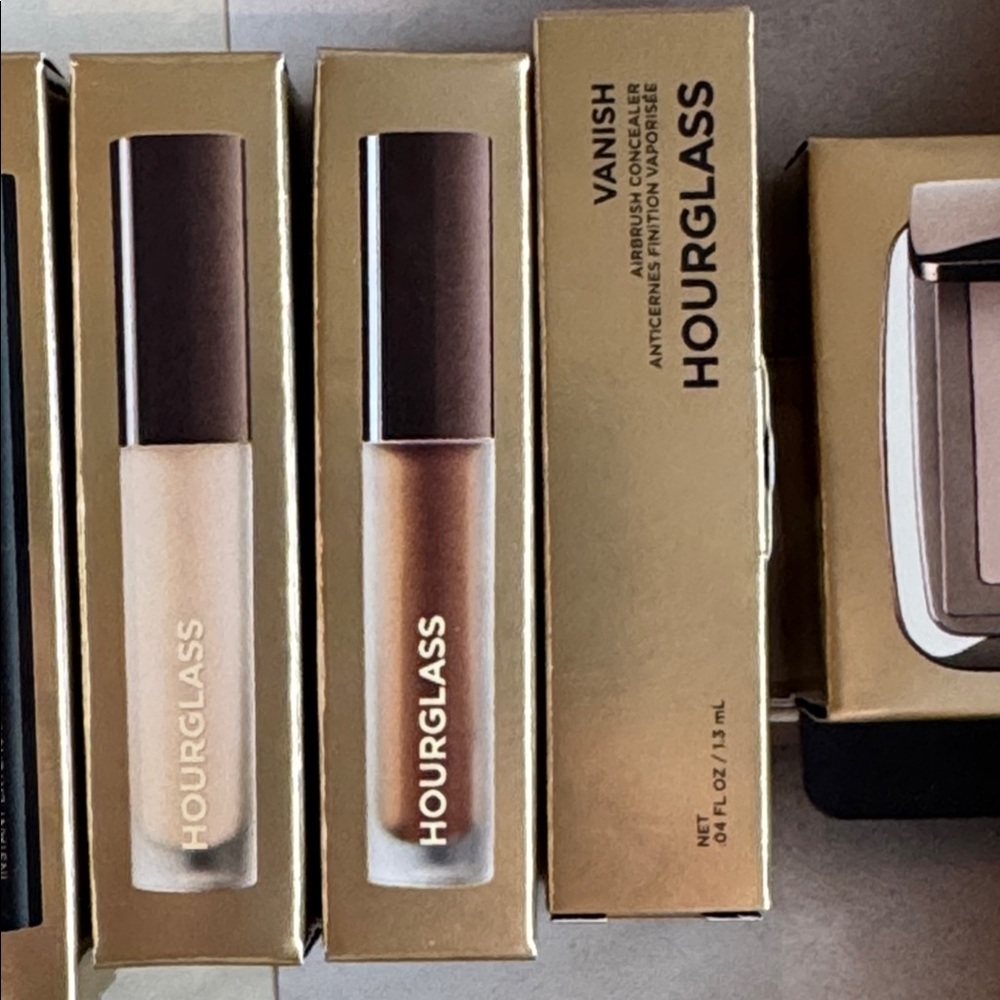 NWT Hourglass Cosmetics x Amex “The Travel Edit” Set - Picture 5 of 10